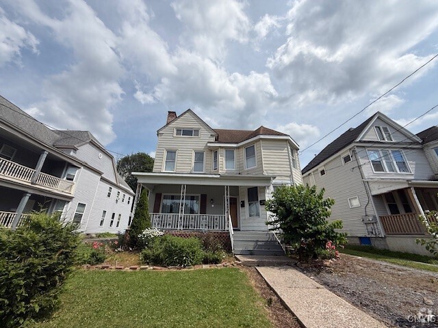 Building Photo - 1515 Oneida St Rental