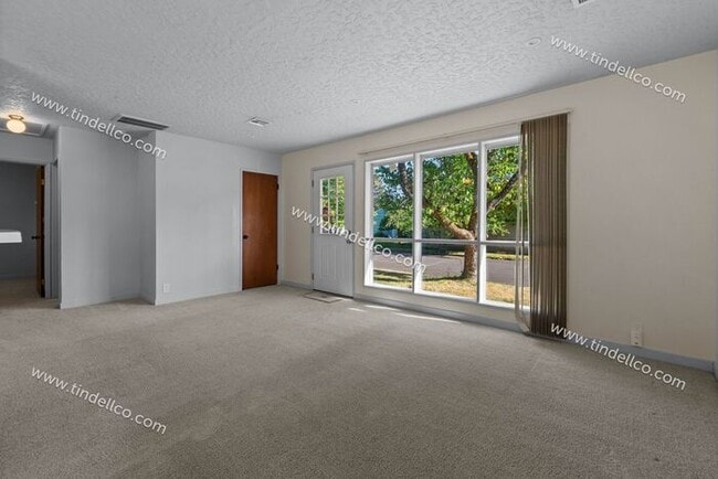 Photo - Charming 2-Bedroom Home with Fenced Yard in St. Johns - Pets Welcome!
