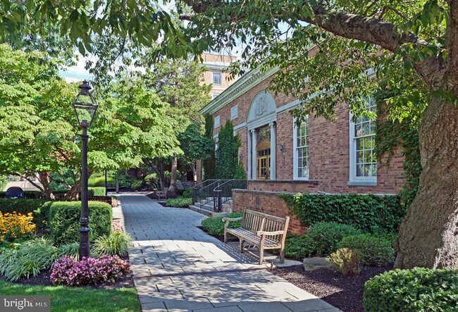 Photo - 4 Nassau St Unit 4 - 1 BEDROOM