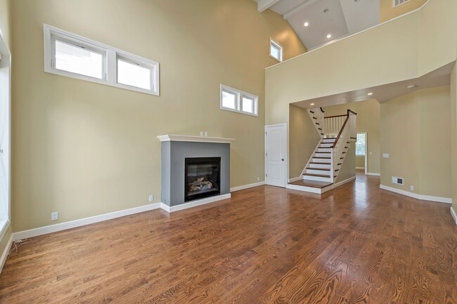 Family Room - 430 3rd Ave