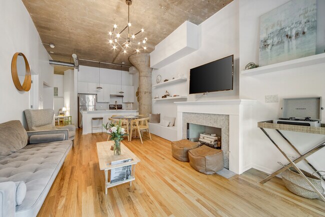 Photo - 1151 W 15th St Unit 136