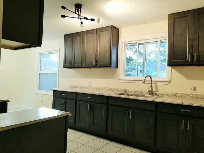 Photo - 2845 W 31st St