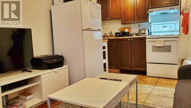 Photo - 37 Lynnbrook Dr