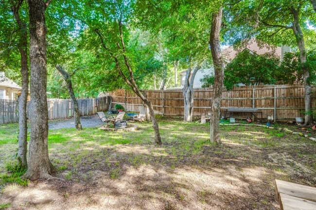 Photo - 2021 Broadleaf Dr