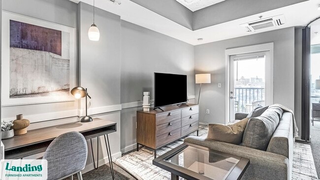 Building Photo - 335 W 9th St Rental