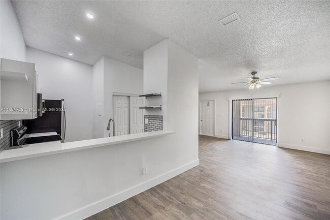 Photo - 18220 Mediterranean Blvd Unit 6-18