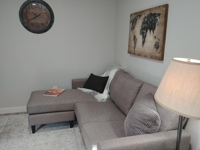 Living room/5G wifi and ALL utilities included - 58 Larose Dr SW