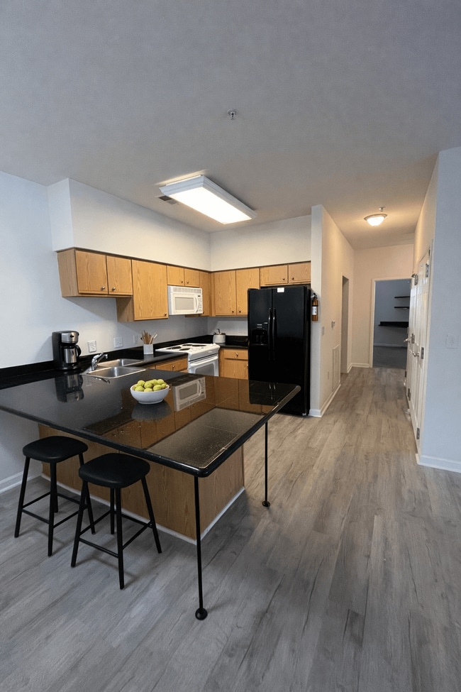 Evellien & Provence: Townhomes + Apartments Student Housing