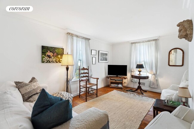 Photo - 54 Howard St