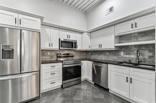 Photo - 2421 W Horatio St Unit 818