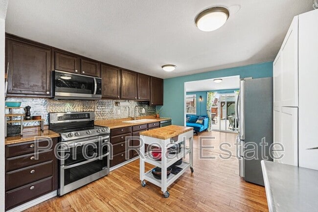 Photo - 1595 W Maple Ave