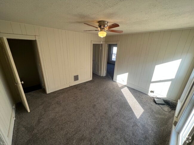 Building Photo - 5 Maple St Unit Upper Rental