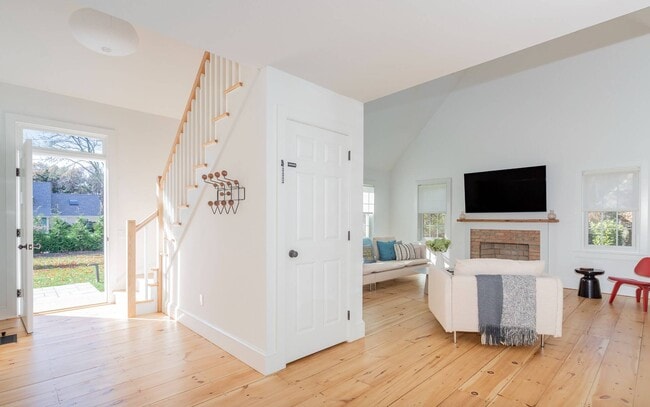 Photo - 212 Meadows W