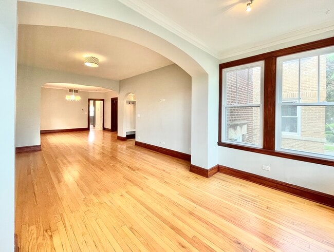 Photo - 2652 N Harding Ave Unidad 02