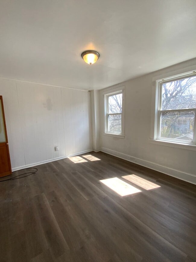 Photo - 674 St Joseph St