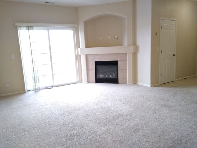 Photo - Super Fly 1 Bedroom with Large Study, 1 1/... Unit 717
