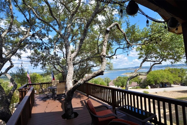 Photo - 785 Lake Forest