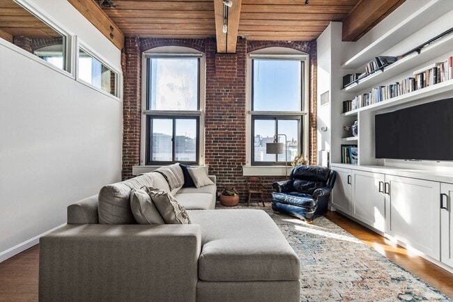 Photo - 320 W 2nd St Unit 413