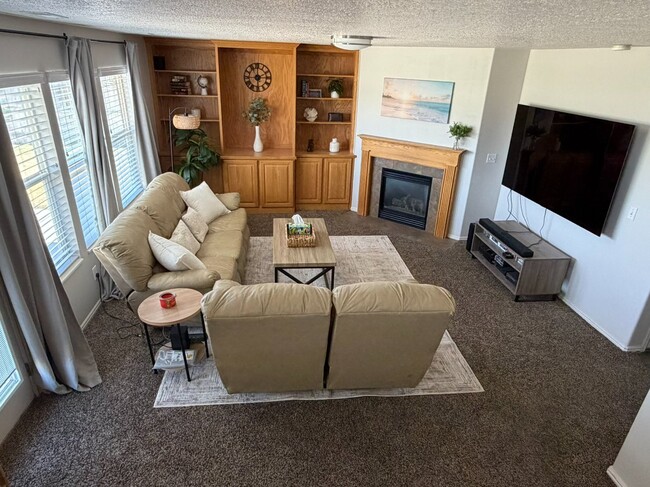 5572 4075 W St