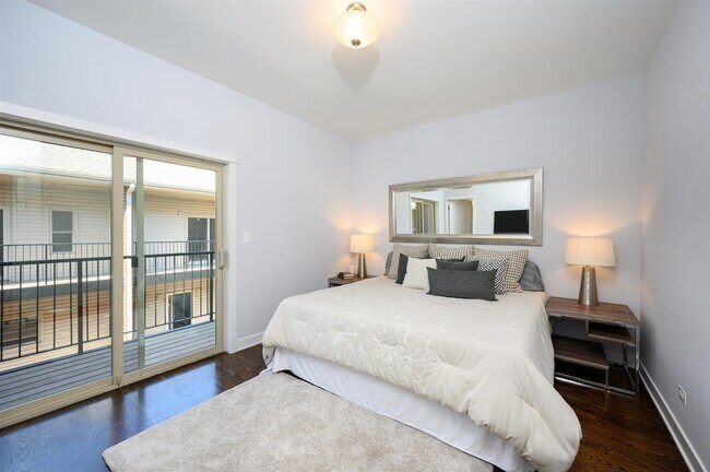 Photo - 3233 S Stewart Ave