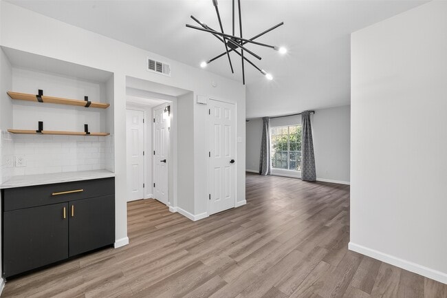 Building Photo - 1811 Stoney Brook Dr Unit 91
