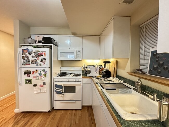 Photo - 3340 N Southport Ave Unit J00P