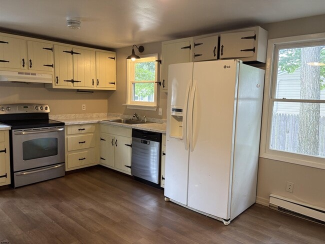 Photo - 409 Spruce Ave