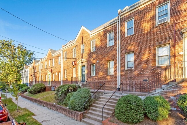 Building Photo - 4713 3rd Pl NW Unit 2