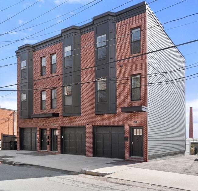 Building Photo - 174 Fisher Ave Unit B Rental