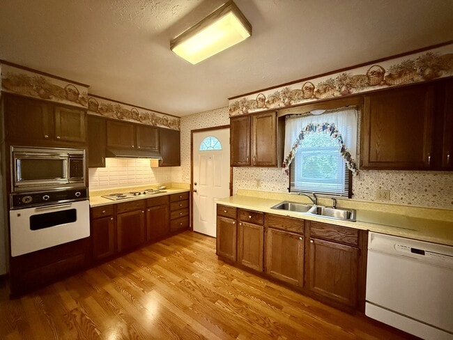 Photo - 110 Holly Ave