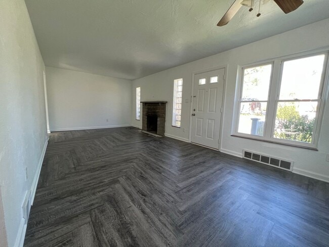 Photo - Modern 3 bedroom, 1.5 bathroom home in Bethel Park