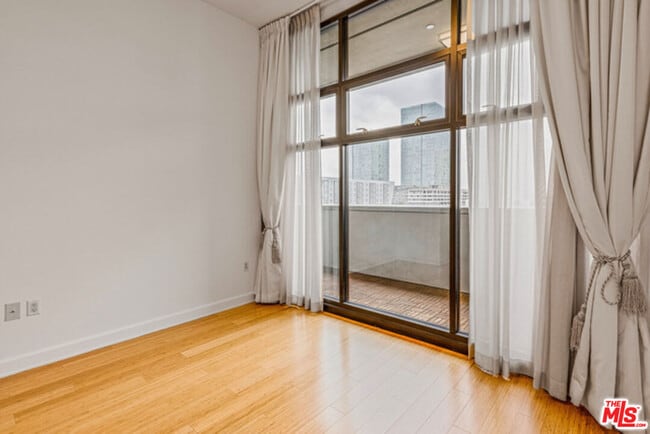 Photo - 3223 W 6th St Unit 511