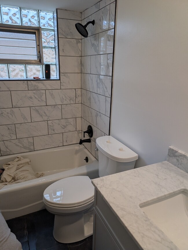 Photo - 5127 W Carmen Ave Unidad #1