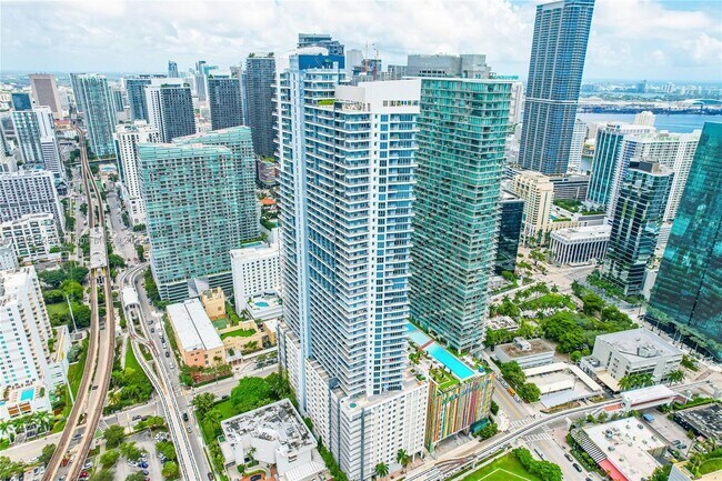 Photo - 60 SW 13th St Unidad 3416 Rental