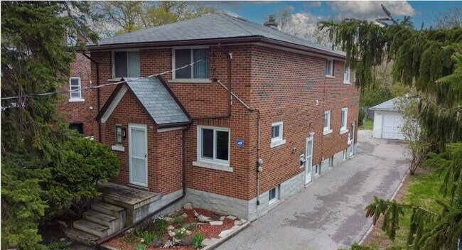 Building Photo - 296 Patricia Av