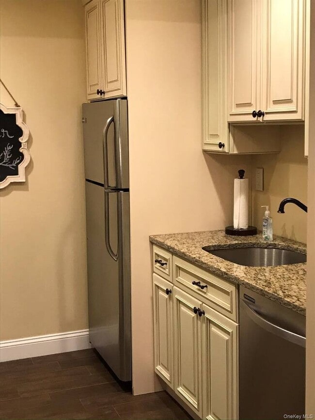 Photo - 91 Richmond Blvd