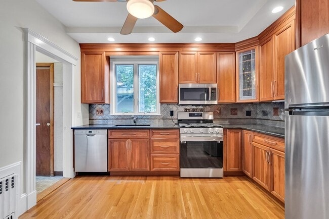 Building Photo - 9 Victoria St Unit 9