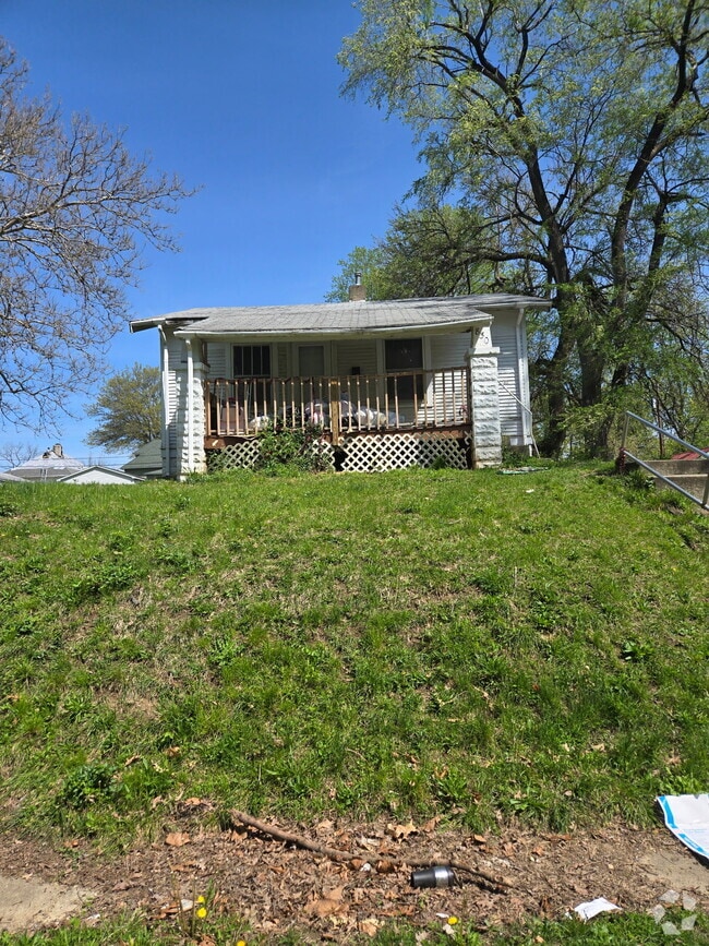 Building Photo - 830 E Rogers Ave Rental