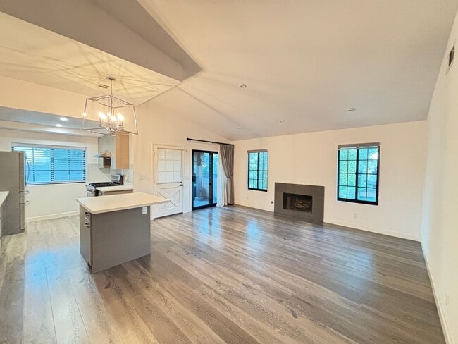 Beautiful 2 Bedroom 2 Bath Condo - Beautiful 2 Bedroom 2 Bath Condo