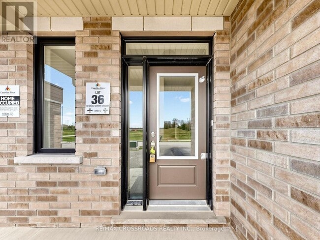 Photo - 102 Donald Cameron Crescent