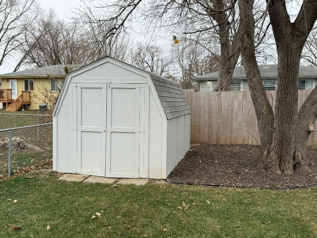 Photo - 221 E Glenmore Dr