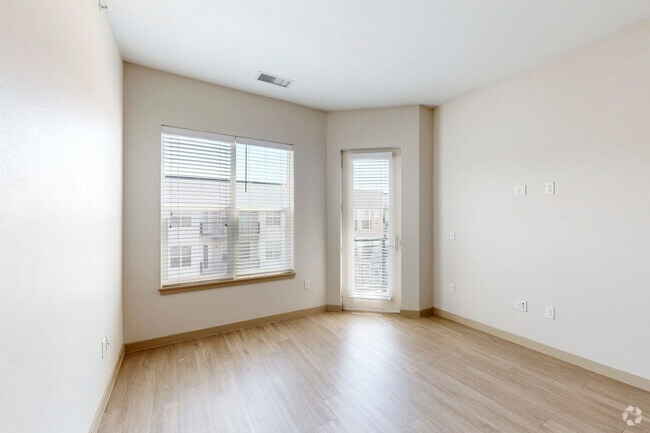 Challenger II - 1BR, 1BA - 766SF - Living Room