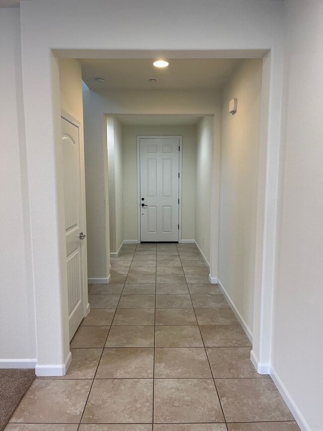 Photo - 4 Bedroom 2, Bath, 2900 sqft. w/t Separate 1 Bedroom 1 Bath Guest Quarters for Lease.