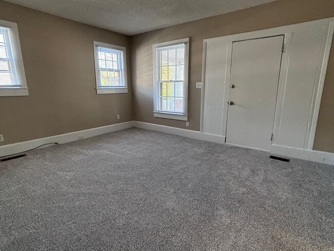 Photo - 3-bedroom Close to South Elm Street