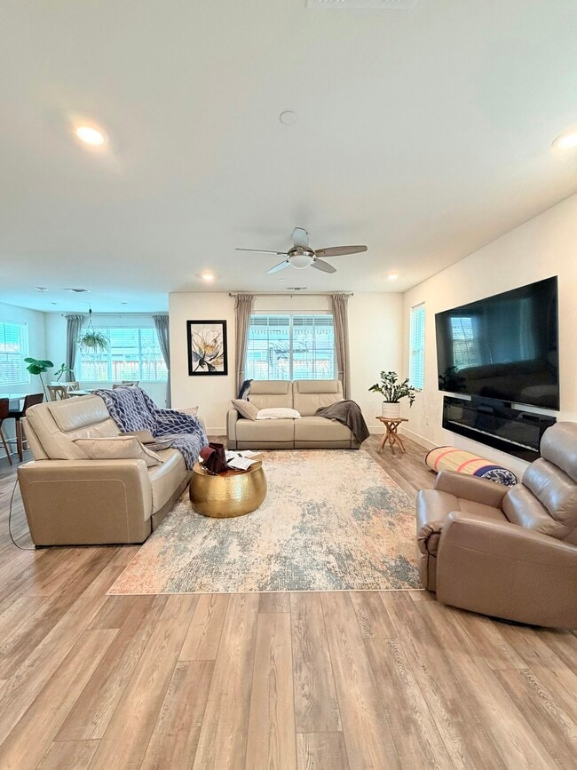 Photo - 6734 Ishan St