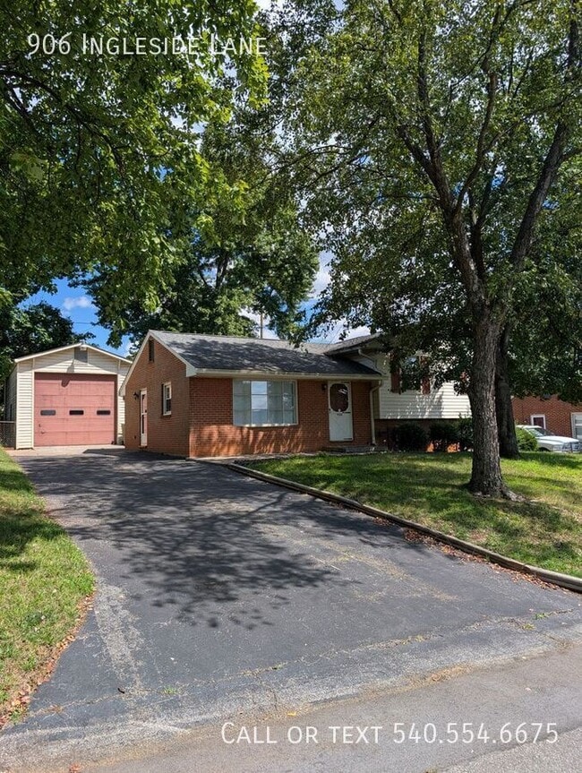 Building Photo - 906 Ingleside Ln Rental