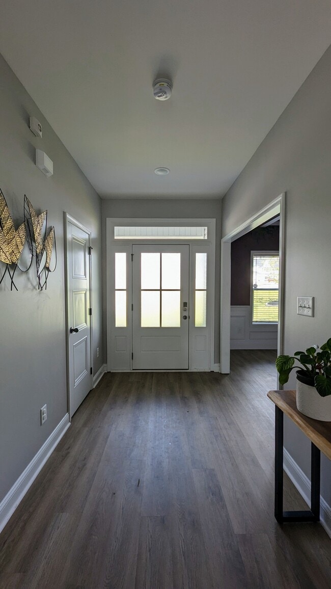 Entrada de la puerta principal - 1601 Redbud Ct