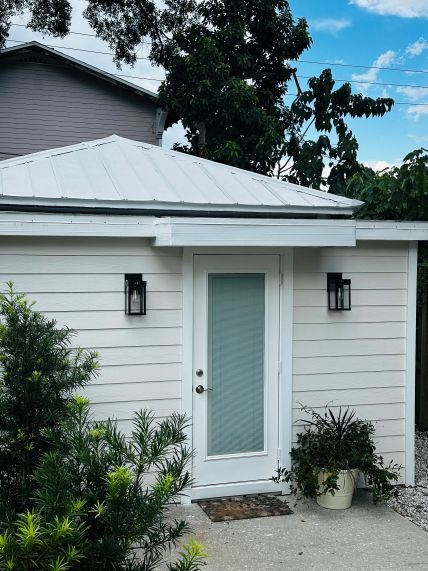 Exterior - 6007 N Orange Blossom Ave Unit Guest House