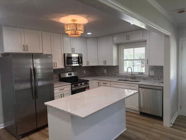 Photo - 2819 Reeves Ln