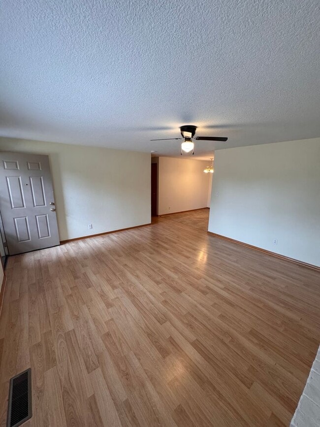 10604 NE 47th St